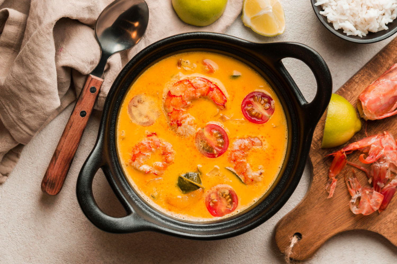 Descubra 3 pratos com camarão que vão surpreender seu paladar. Aprenda receitas deliciosas e saiba onde comprar camarões de alta qualidade na Expol.